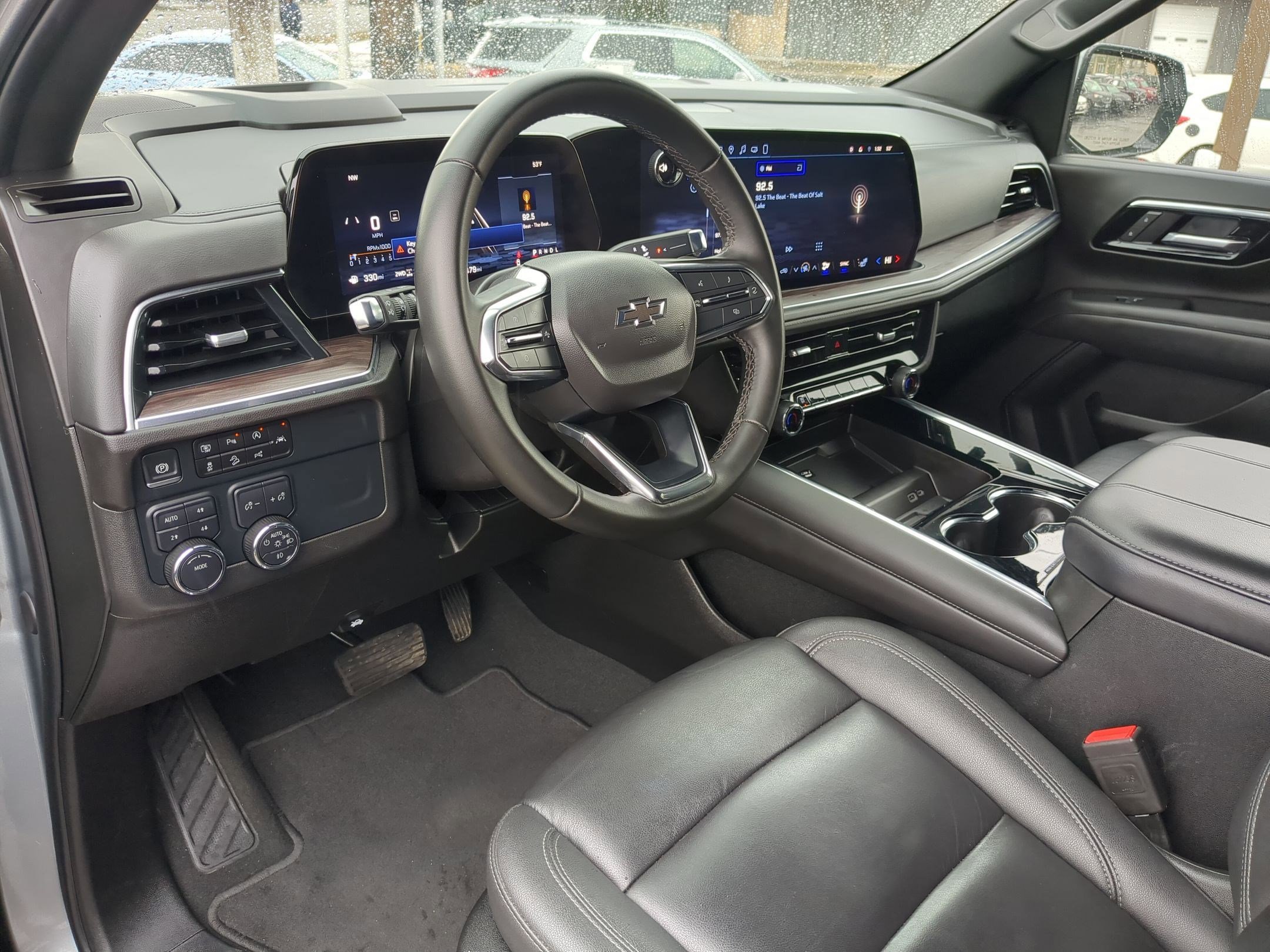 Used 2025 Chevrolet Suburban Z71 image 13