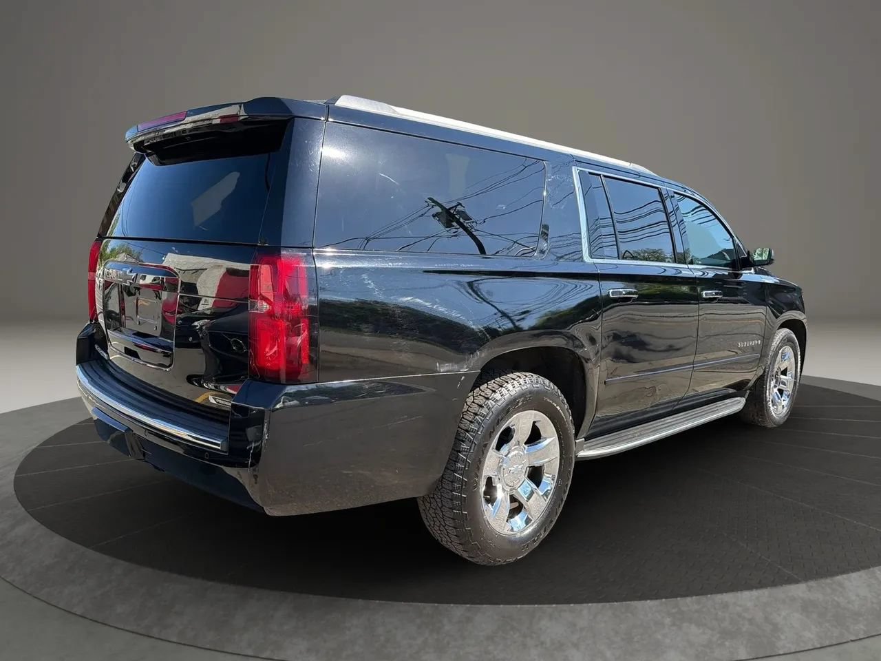 Used 2018 Chevrolet Suburban Premier AWD/4WD image 5