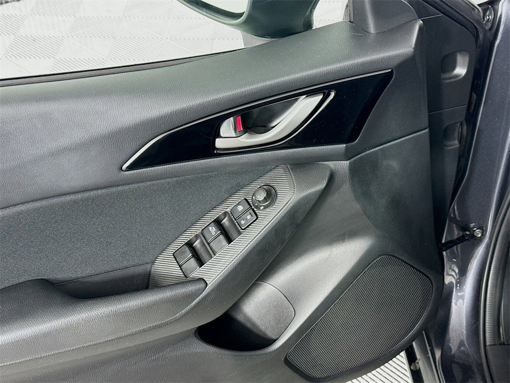 Used 2014 MAZDA MAZDA3 i Touring image 17