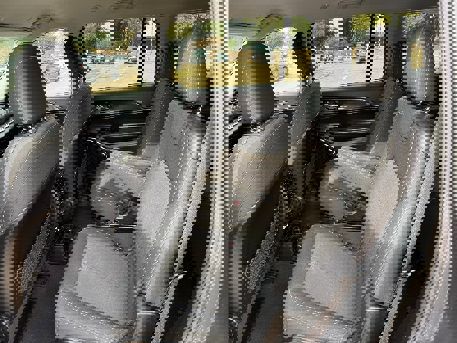 Used 2022 Jeep Grand Cherokee L Laredo w/ Luxury Tech Group I image 16