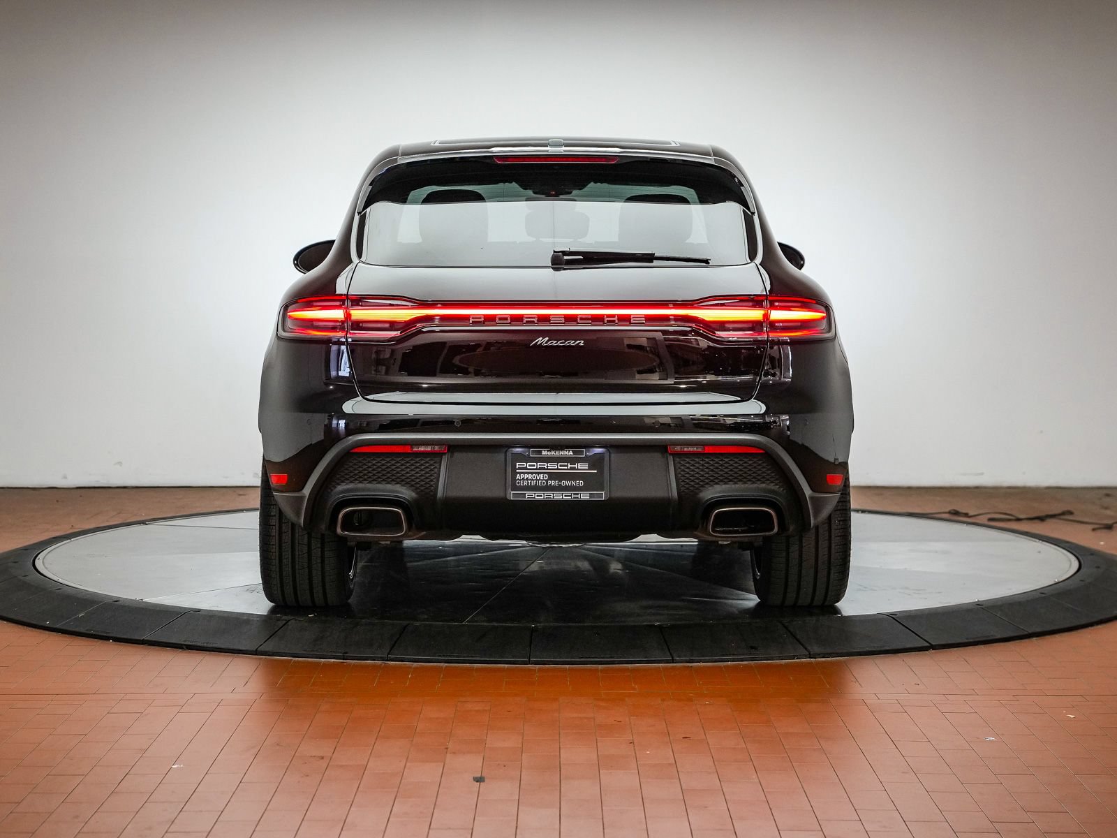 Certified 2024 Porsche Macan AWD/4WD image 6