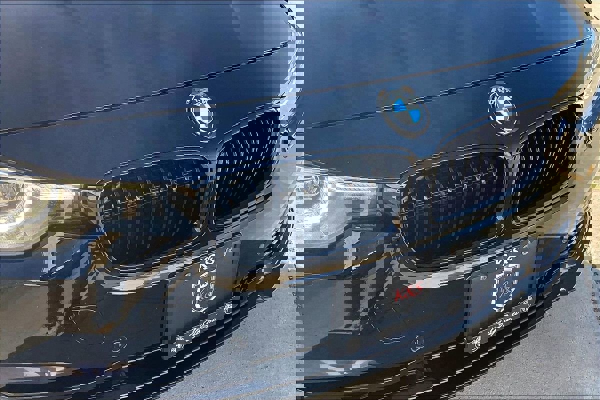 Used 2018 BMW 330i Sedan w/ Shadow Sport Edition image 30