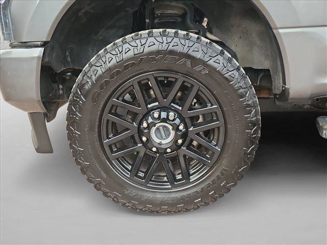 Used 2022 Ford F350 Lariat w/ Black Appearance Package image 22