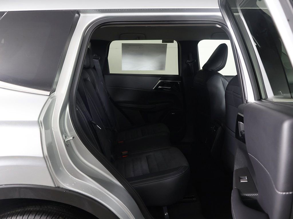 New 2026 Mitsubishi Outlander SE image 34