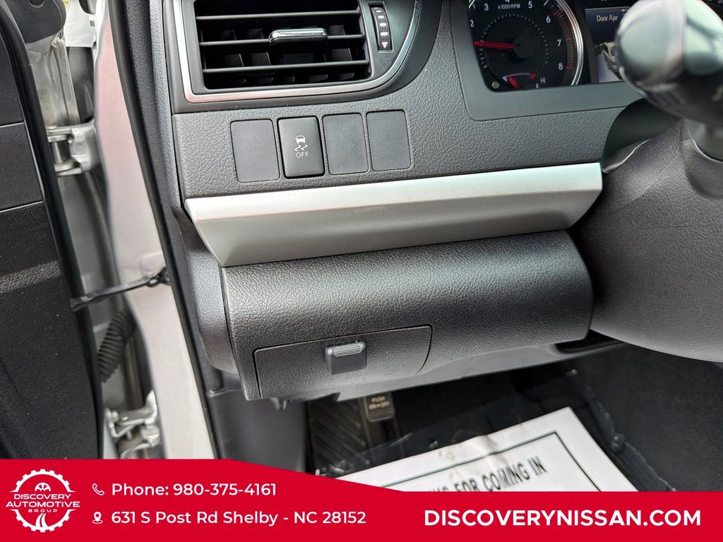 Used 2017 Toyota Camry SE w/ Moonroof Package FWD image 12