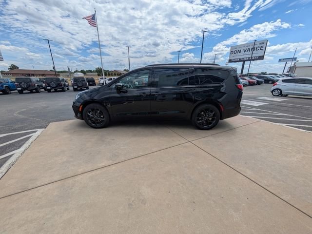New 2026 Chrysler Pacifica Limited image 3