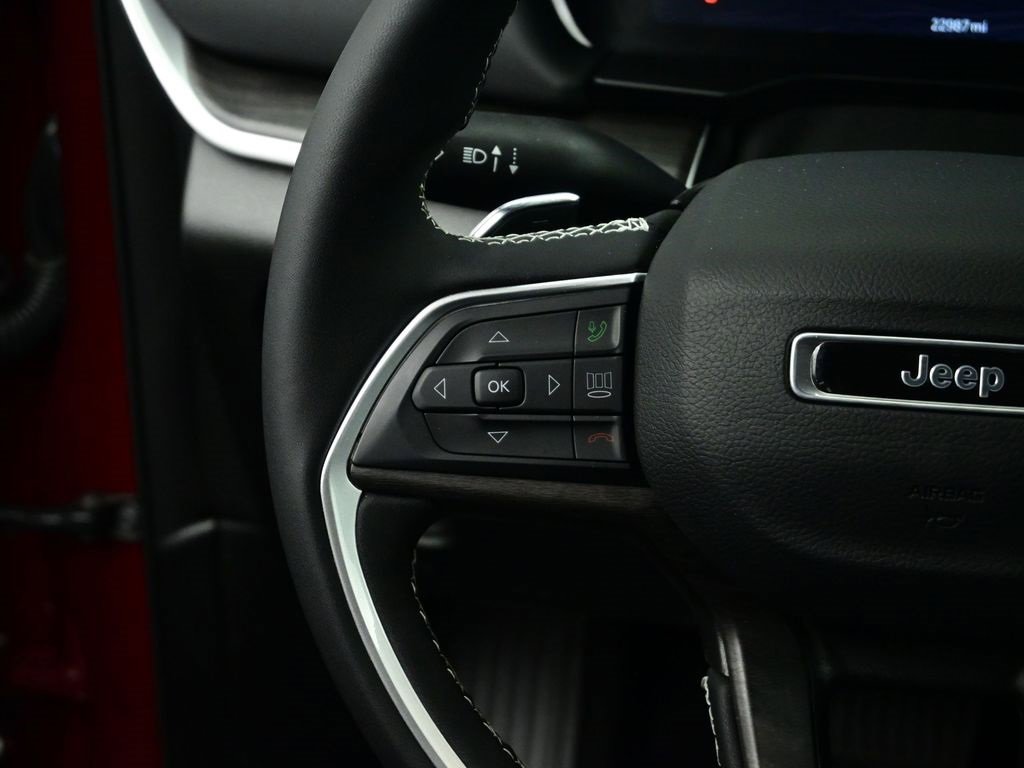 Used 2024 Jeep Grand Cherokee L Limited w/ Luxury Tech Group II image 4