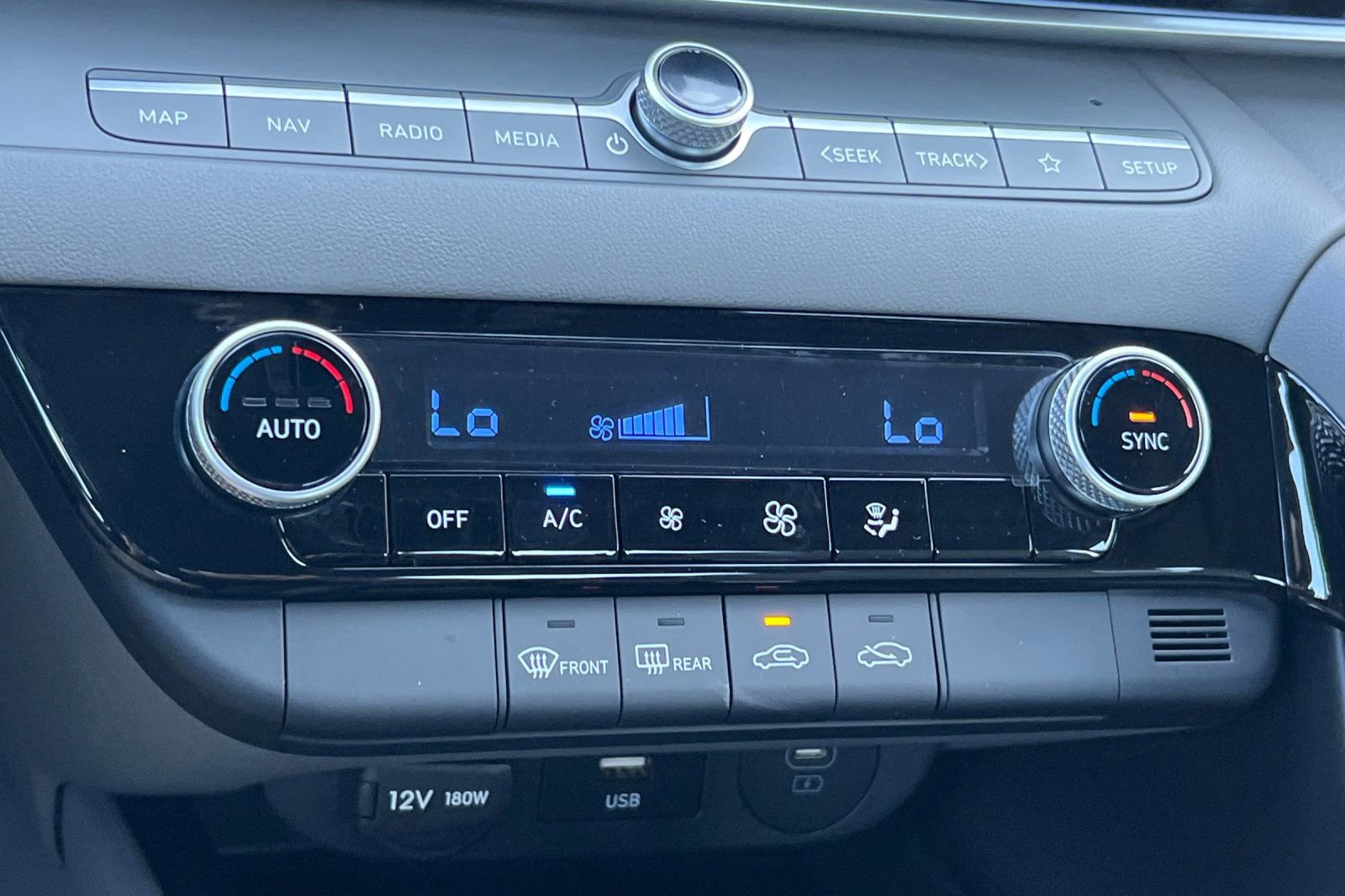 Used 2025 Hyundai Elantra SEL image 26