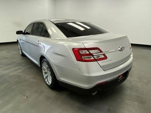 Used 2019 Ford Taurus Limited FWD image 4