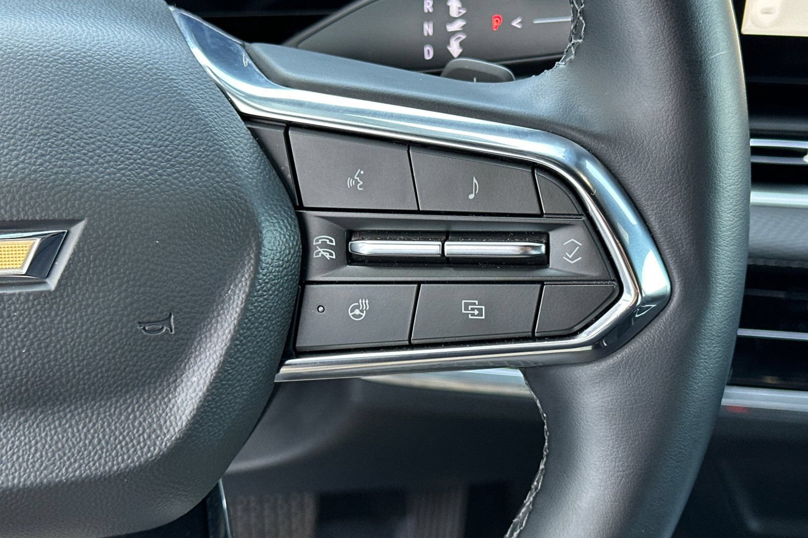 Used 2025 Chevrolet Equinox LT w/ Safety and Technology Package FWD image 32