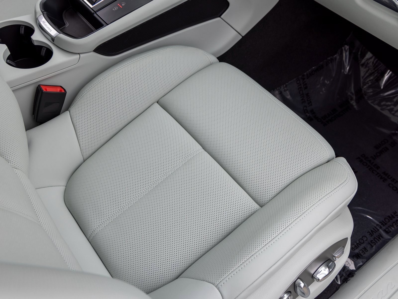 New 2025 Porsche Macan image 47