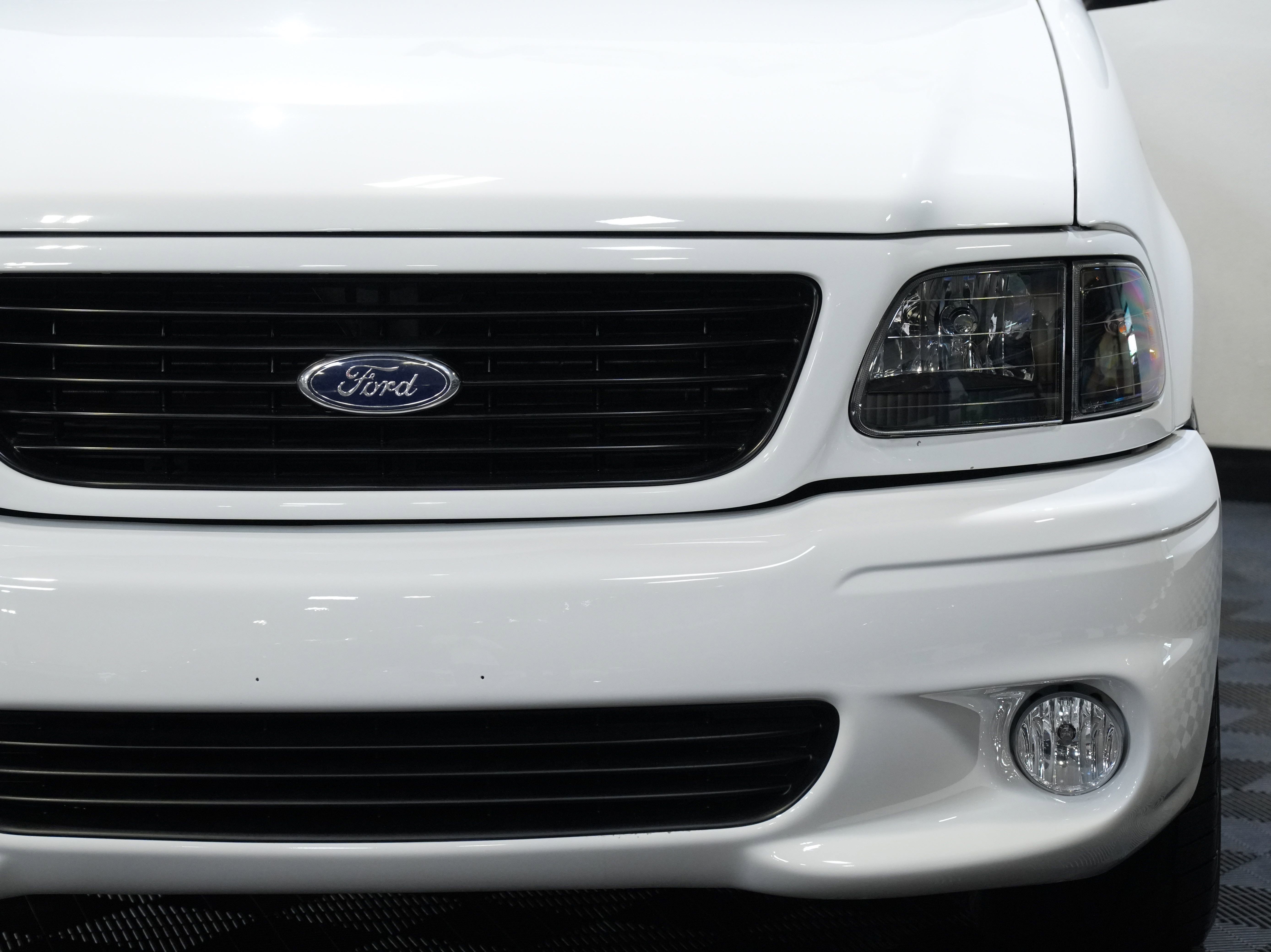 Used 2004 Ford F150 Lightning RWD image 10