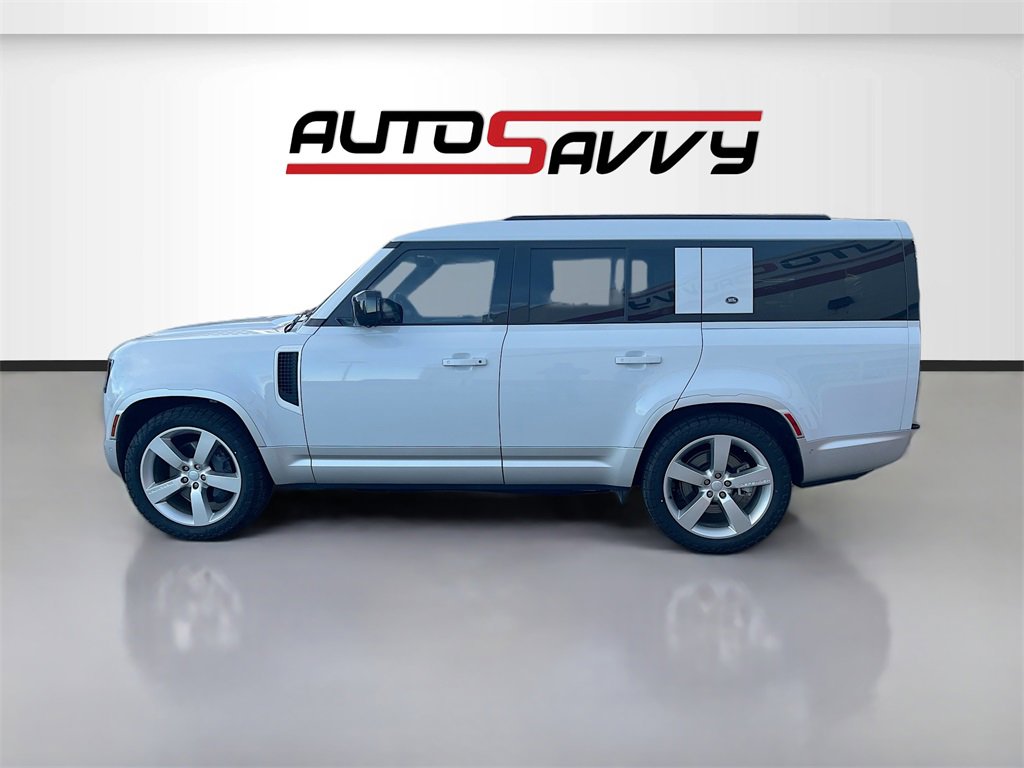 Used 2023 Land Rover Defender 130 SE image 4