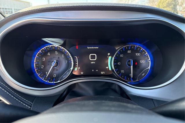 New 2026 Chrysler Pacifica Limited w/ Uconnect Theater Family Group image 15