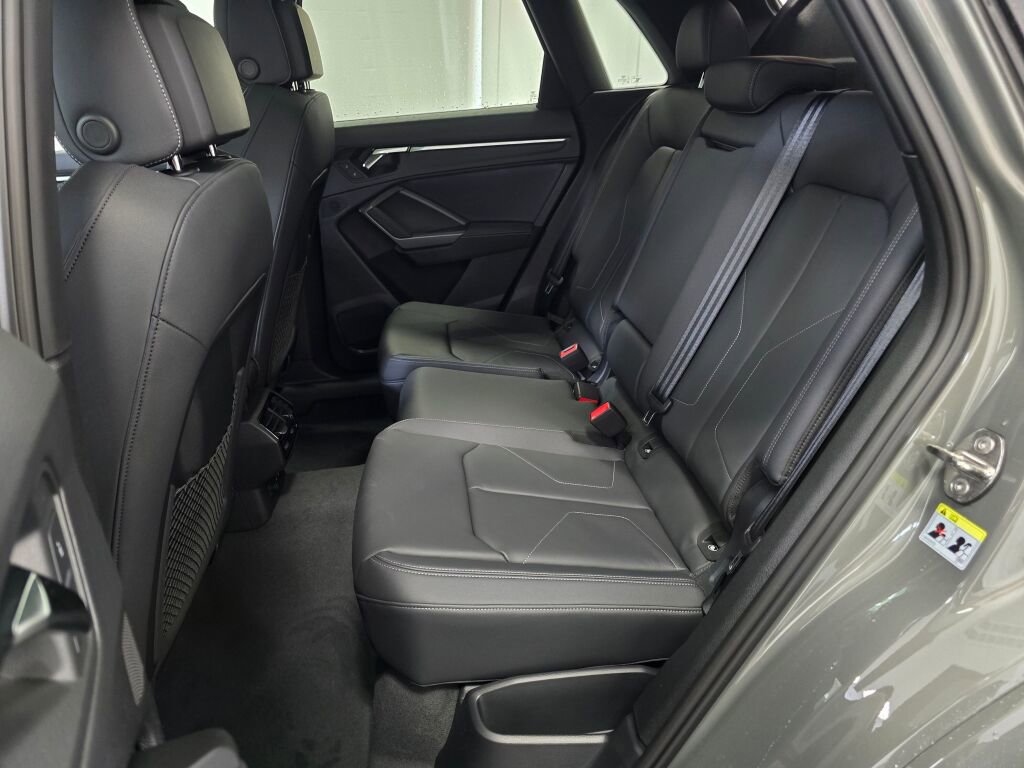 New 2025 Audi Q3 2.0T Premium image 18