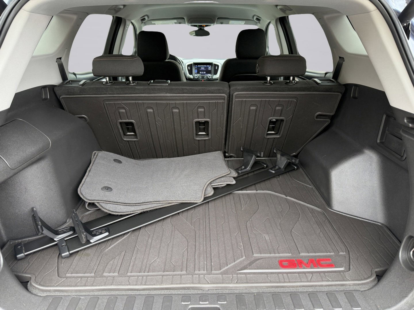 Used 2019 GMC Terrain SLE w/ Driver Convenience Package AWD/4WD image 18