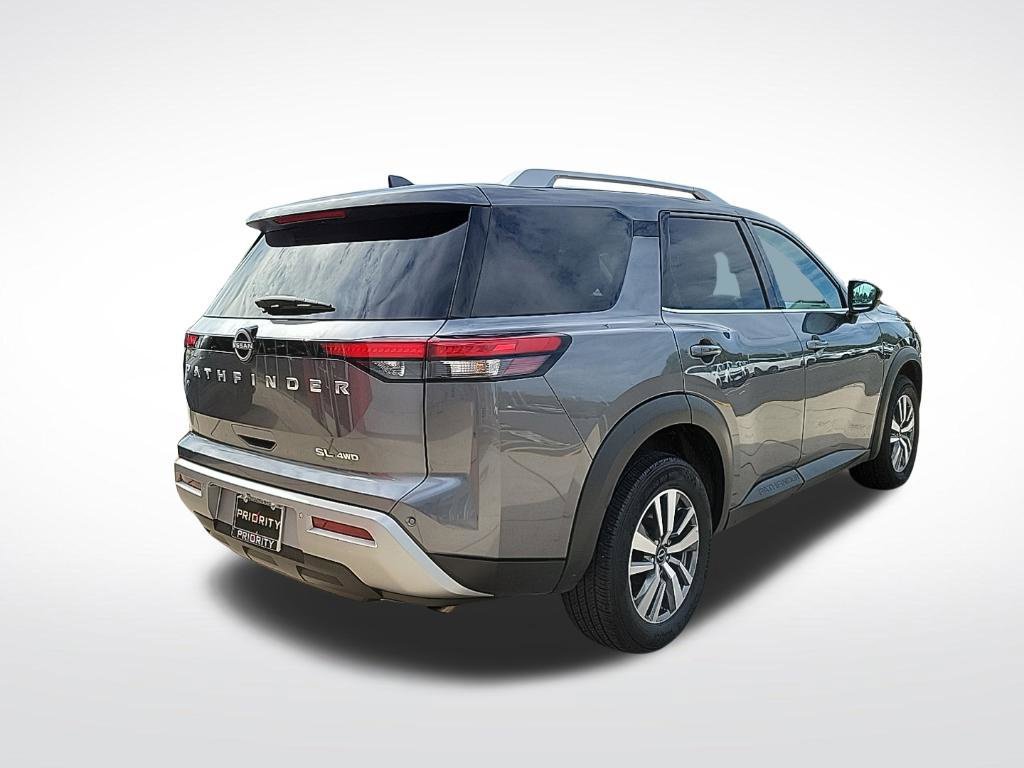 Used 2025 Nissan Pathfinder SL AWD/4WD image 4