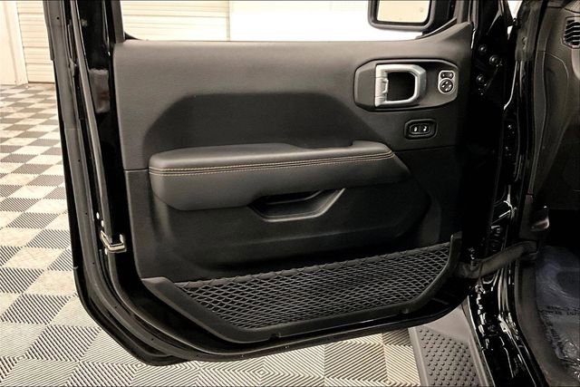 Used 2023 Jeep Wrangler Unlimited Sahara image 20