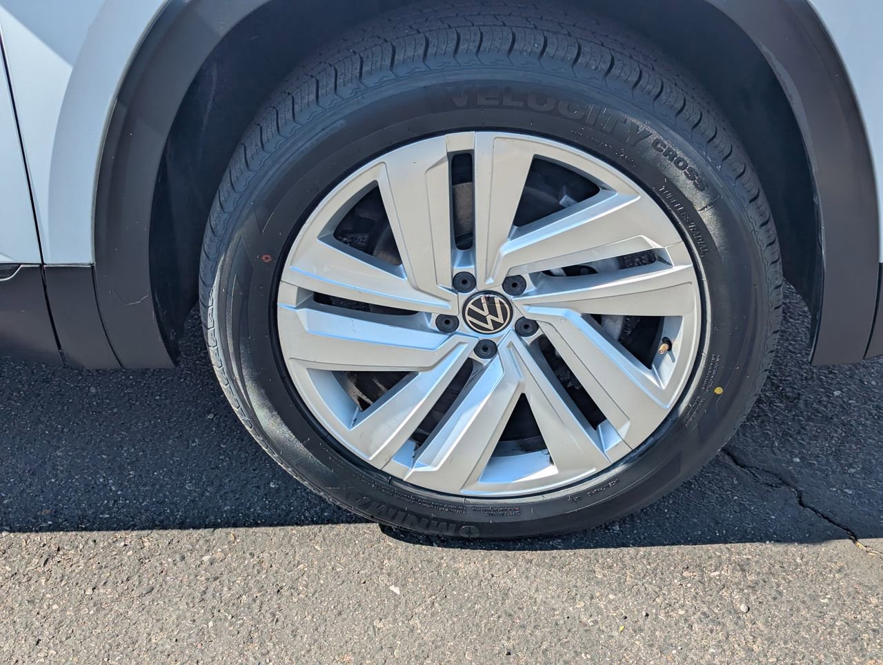 Used 2020 Volkswagen Atlas Cross Sport SE w/ Panoramic Sunroof Package image 10