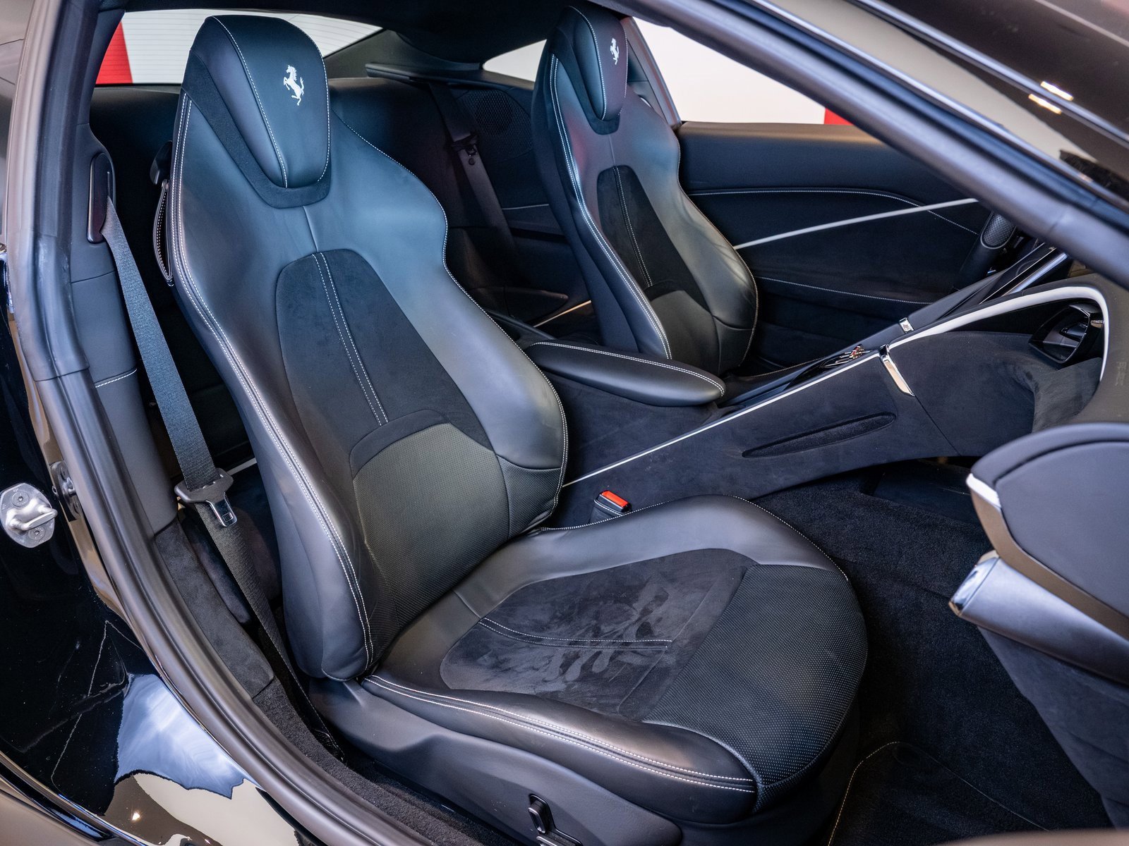 Used 2022 Ferrari Roma image 21