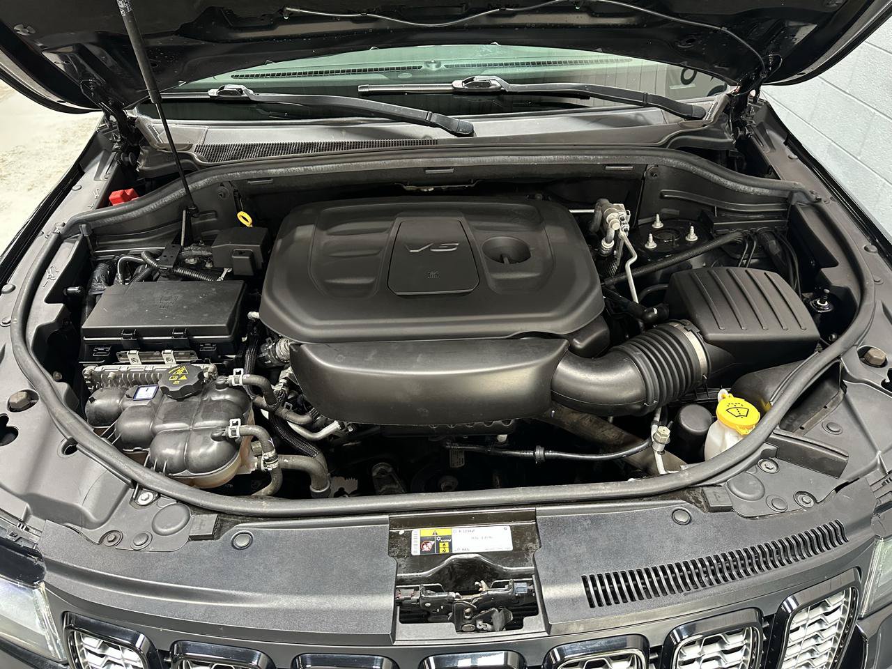 Used 2019 Jeep Grand Cherokee Altitude AWD/4WD image 22