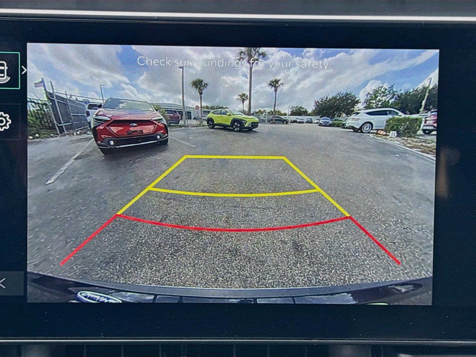 Used 2025 Kia Carnival FWD image 14