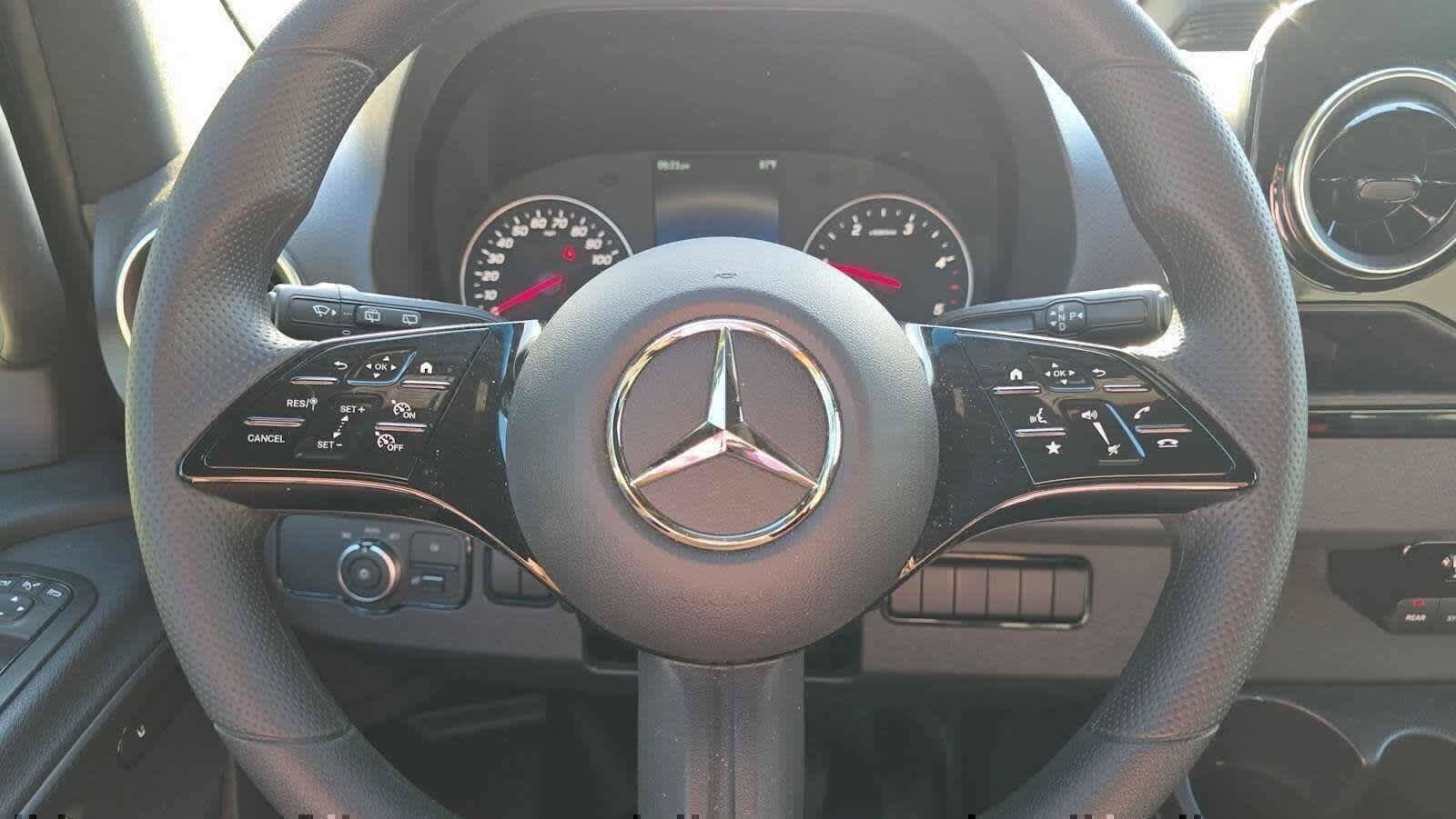 Used 2025 Mercedes-Benz Sprinter 2500 image 27