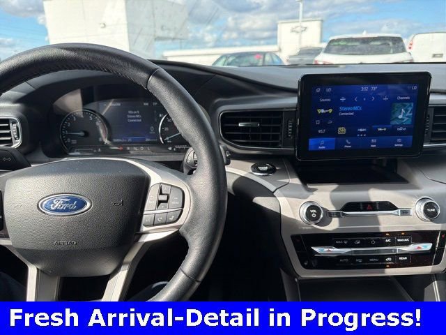Used 2024 Ford Explorer XLT w/ Equipment Group 202A RWD image 9