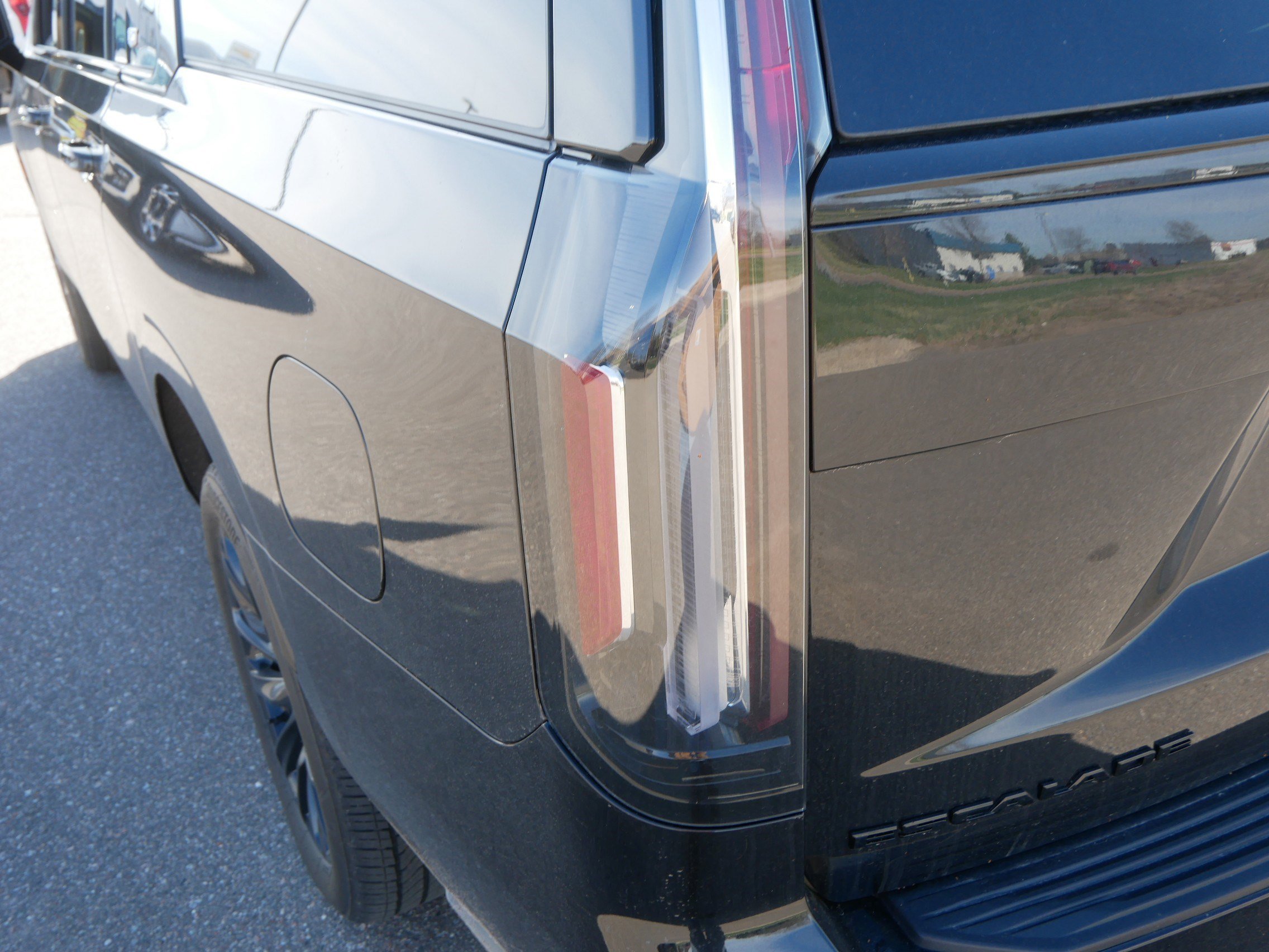 Used 2024 Cadillac Escalade ESV Sport w/ LPO, ONYX Package AWD/4WD image 17