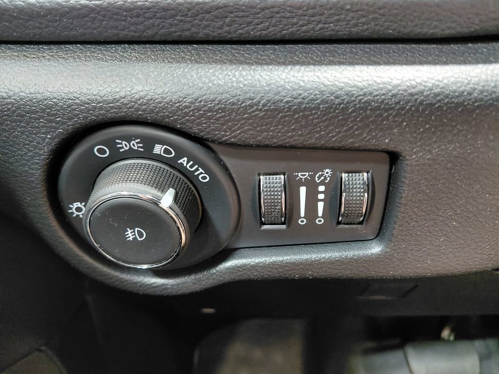 Used 2025 Chrysler Pacifica Limited w/ Uconnect Theater Family Group AWD/4WD image 49