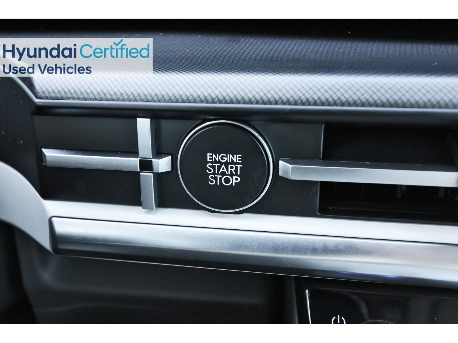 Certified 2025 Hyundai Santa Fe SEL image 31