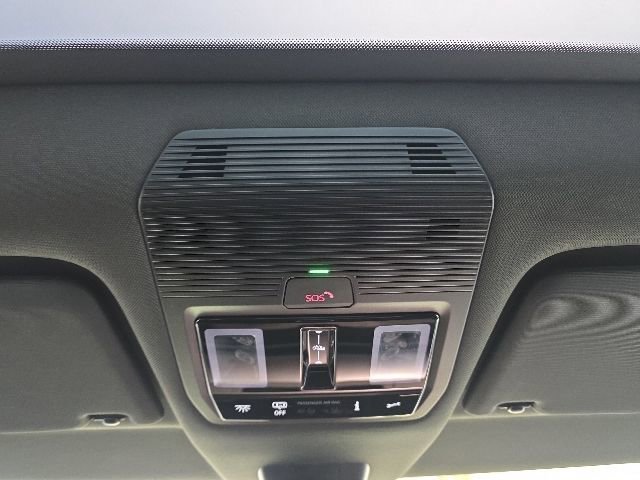 Certified 2025 Volkswagen ID. Buzz Pro S Plus AWD/4WD image 21