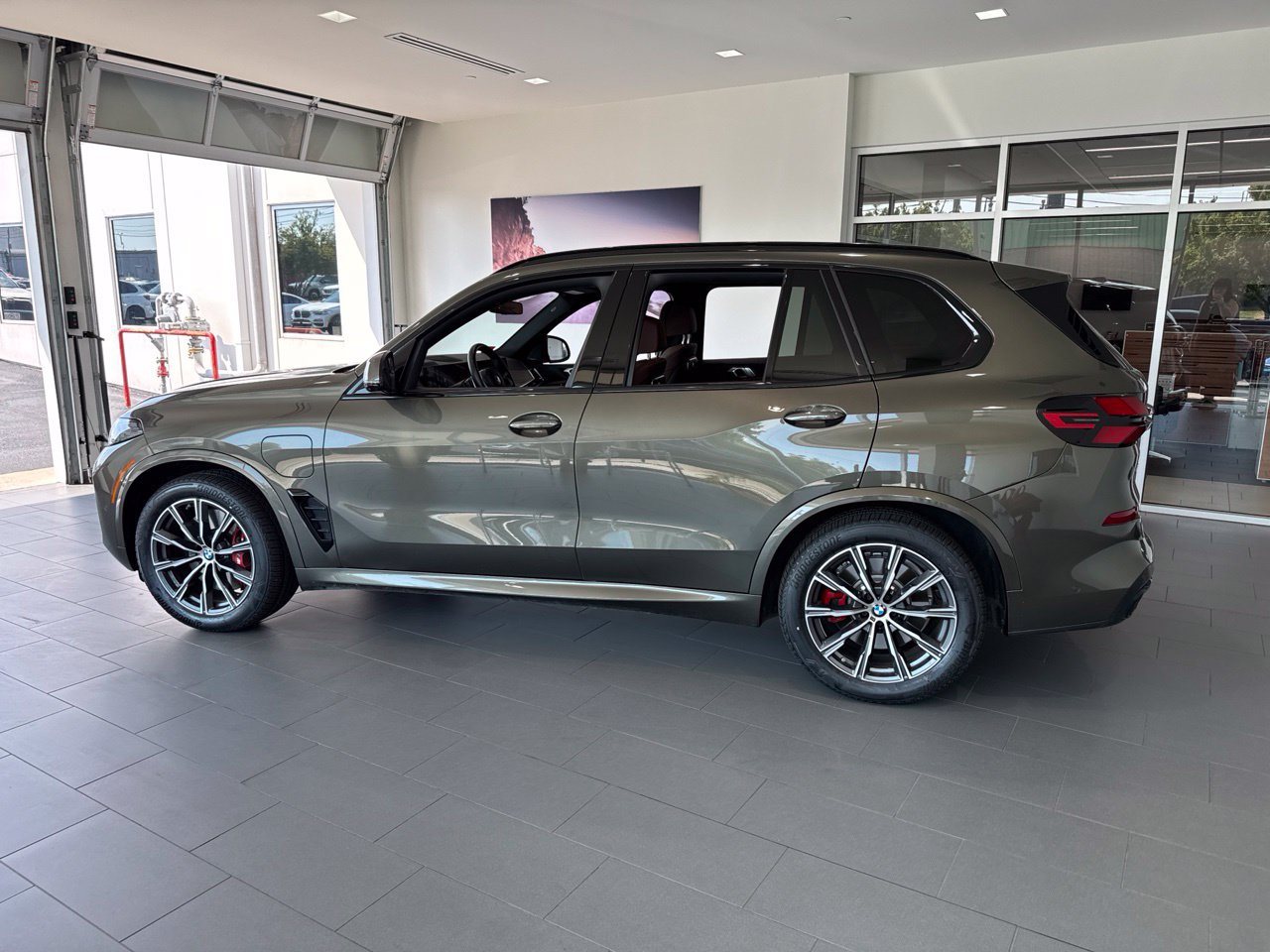 Used 2026 BMW X5 xDrive50e w/ M Sport Package AWD/4WD image 5
