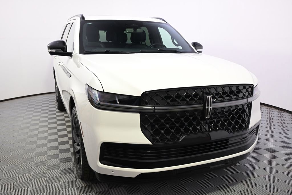 New 2026 Lincoln Navigator Reserve w/ Jet Appearance Package image 9