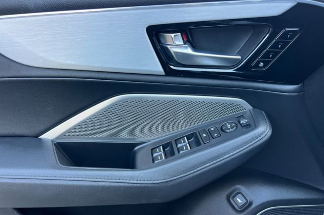 Used 2023 Acura MDX SH-AWD image 11