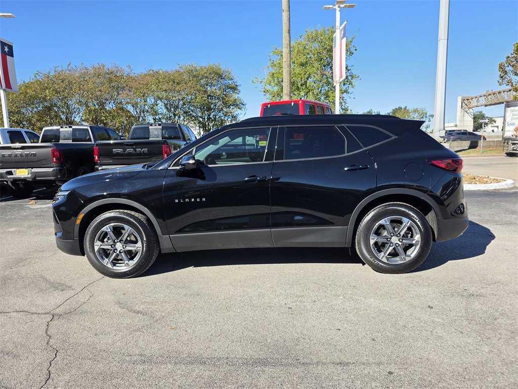Used 2025 Chevrolet Blazer LT w/ Sound & Technology Package image 7