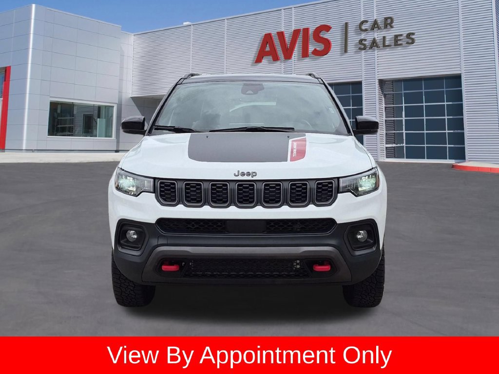 Used 2025 Jeep Compass Trailhawk AWD/4WD image 2