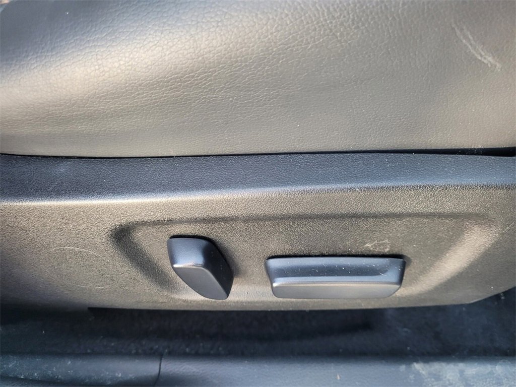 Used 2015 Toyota Highlander Limited image 17