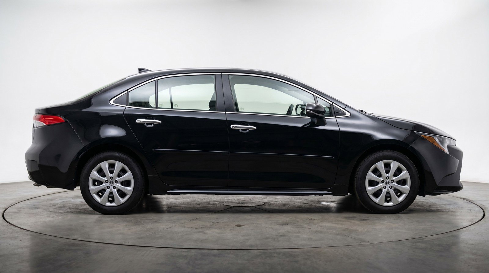 Used 2025 Toyota Corolla LE FWD image 11