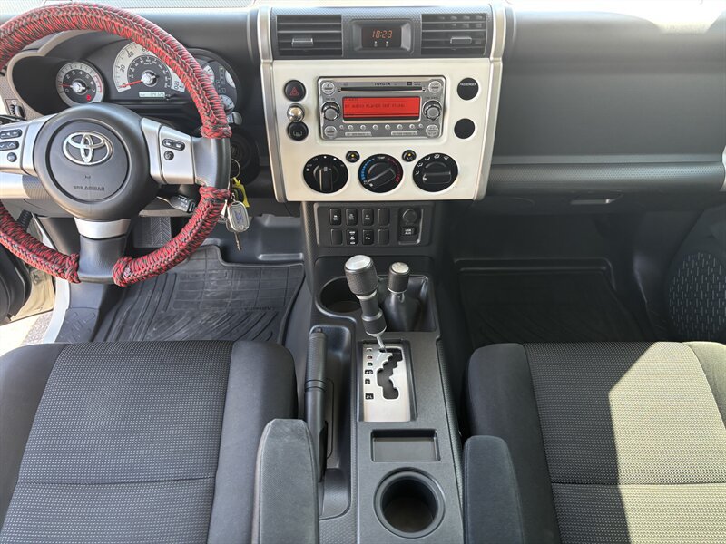Used 2014 Toyota FJ Cruiser 4WD w/ Upgrade Package image 35