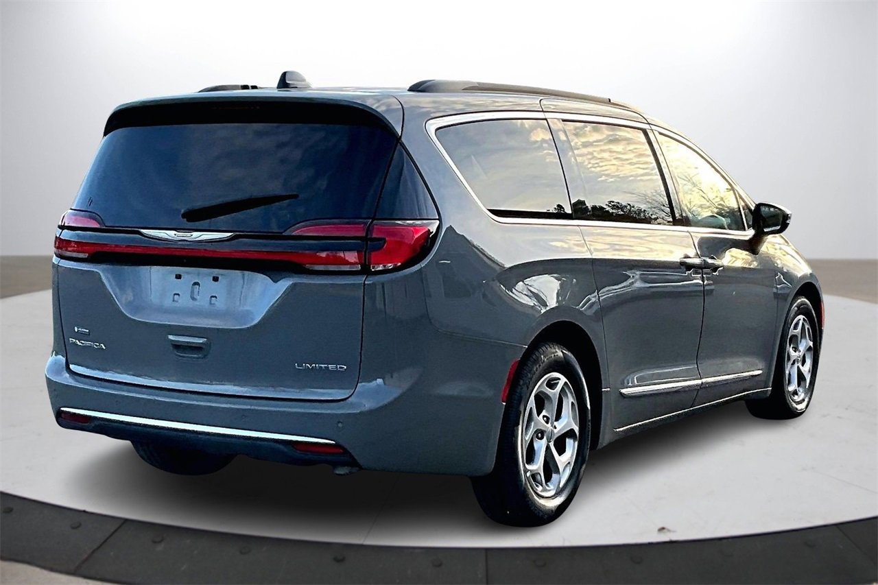 Certified 2023 Chrysler Pacifica Limited image 9