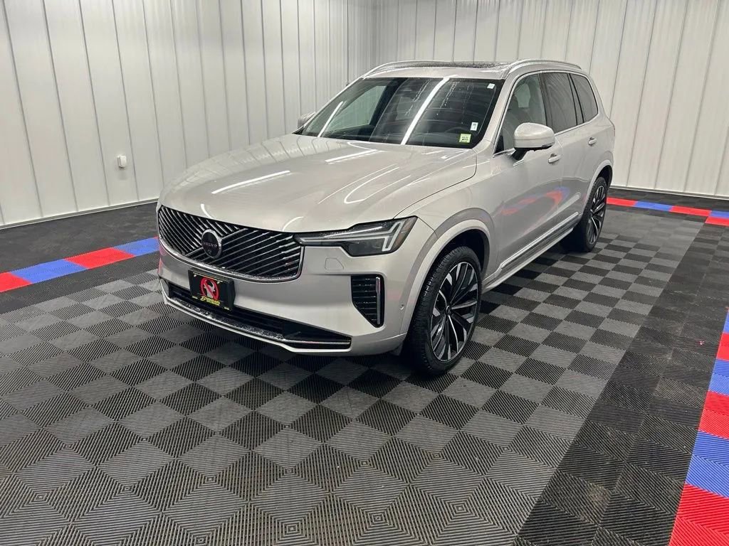 Used 2025 Volvo XC90 B6 Plus AWD/4WD image 6