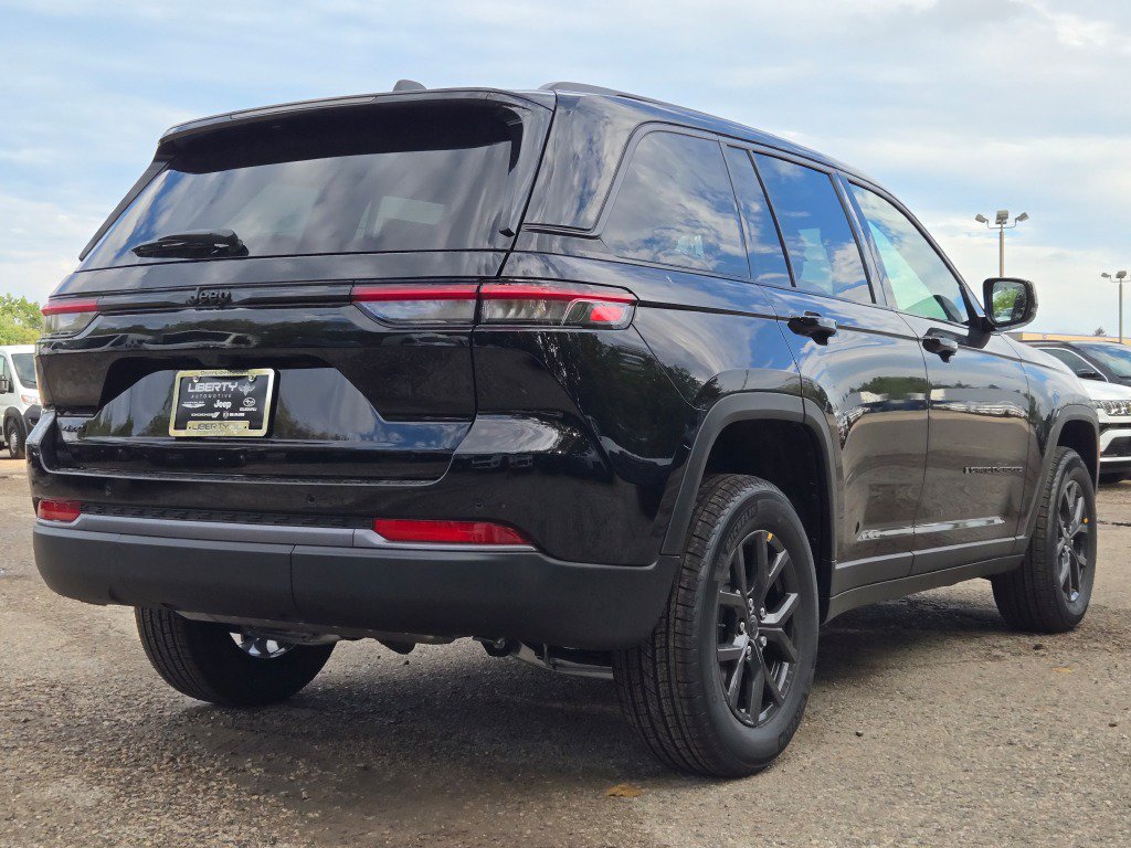 New 2027 Jeep Grand Cherokee Altitude AWD/4WD image 17