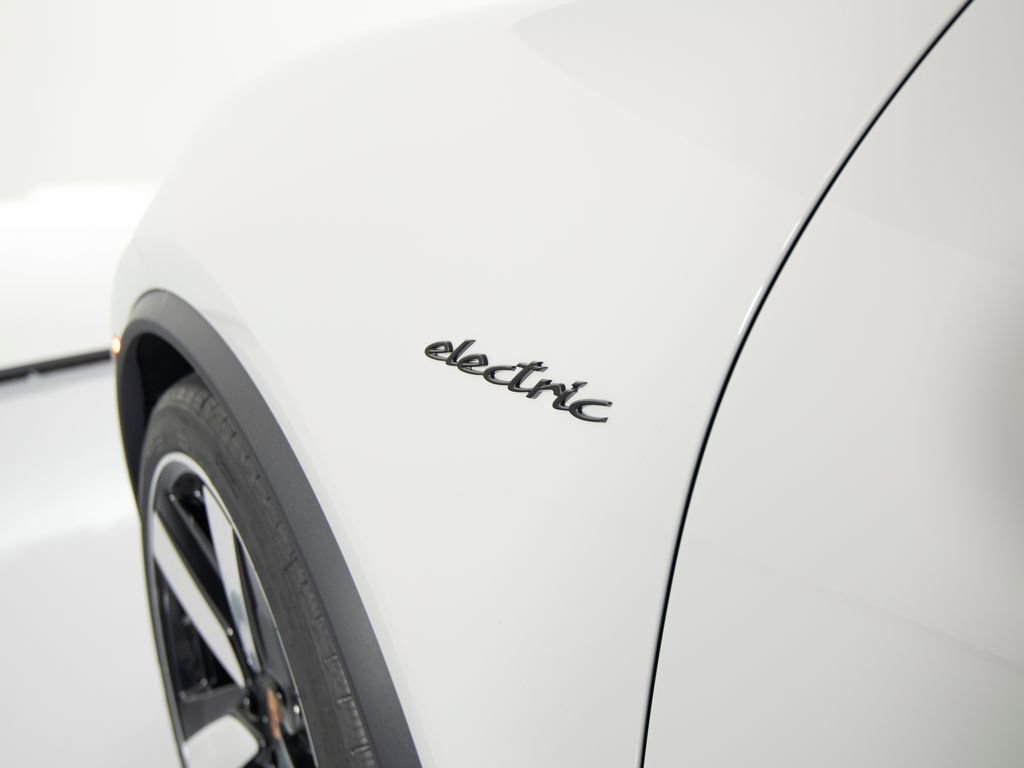 New 2026 Porsche Macan 4 Electric image 45