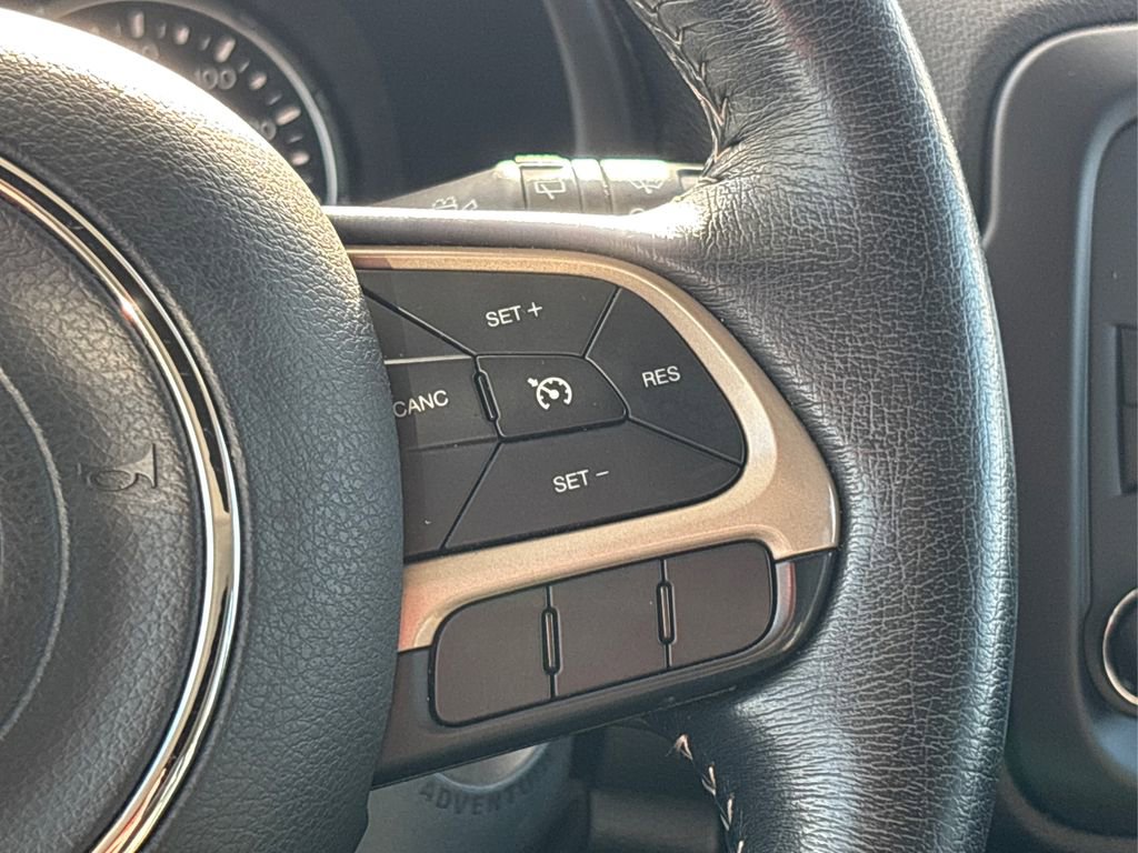 Used 2016 Jeep Renegade Limited image 30