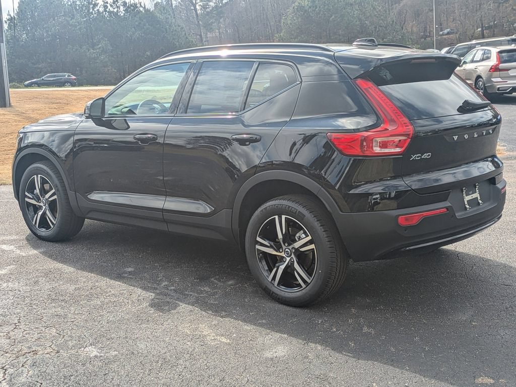 Certified 2026 Volvo XC40 B5 Core AWD/4WD image 4