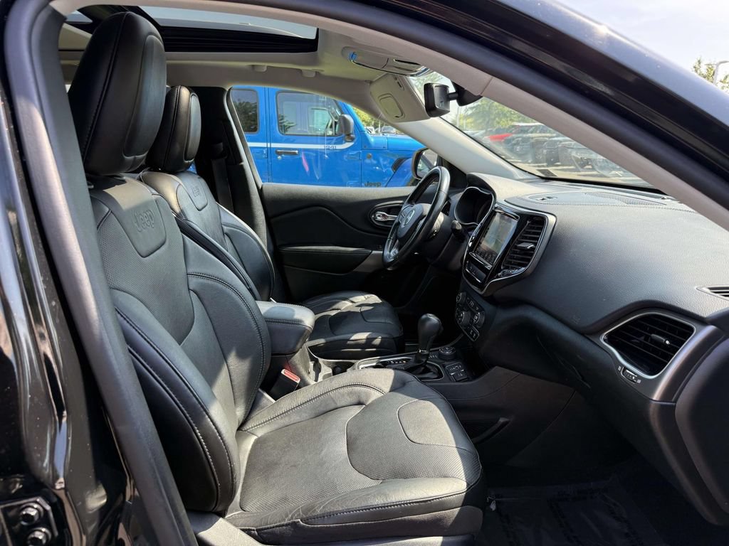Used 2019 Jeep Cherokee Limited AWD/4WD image 16