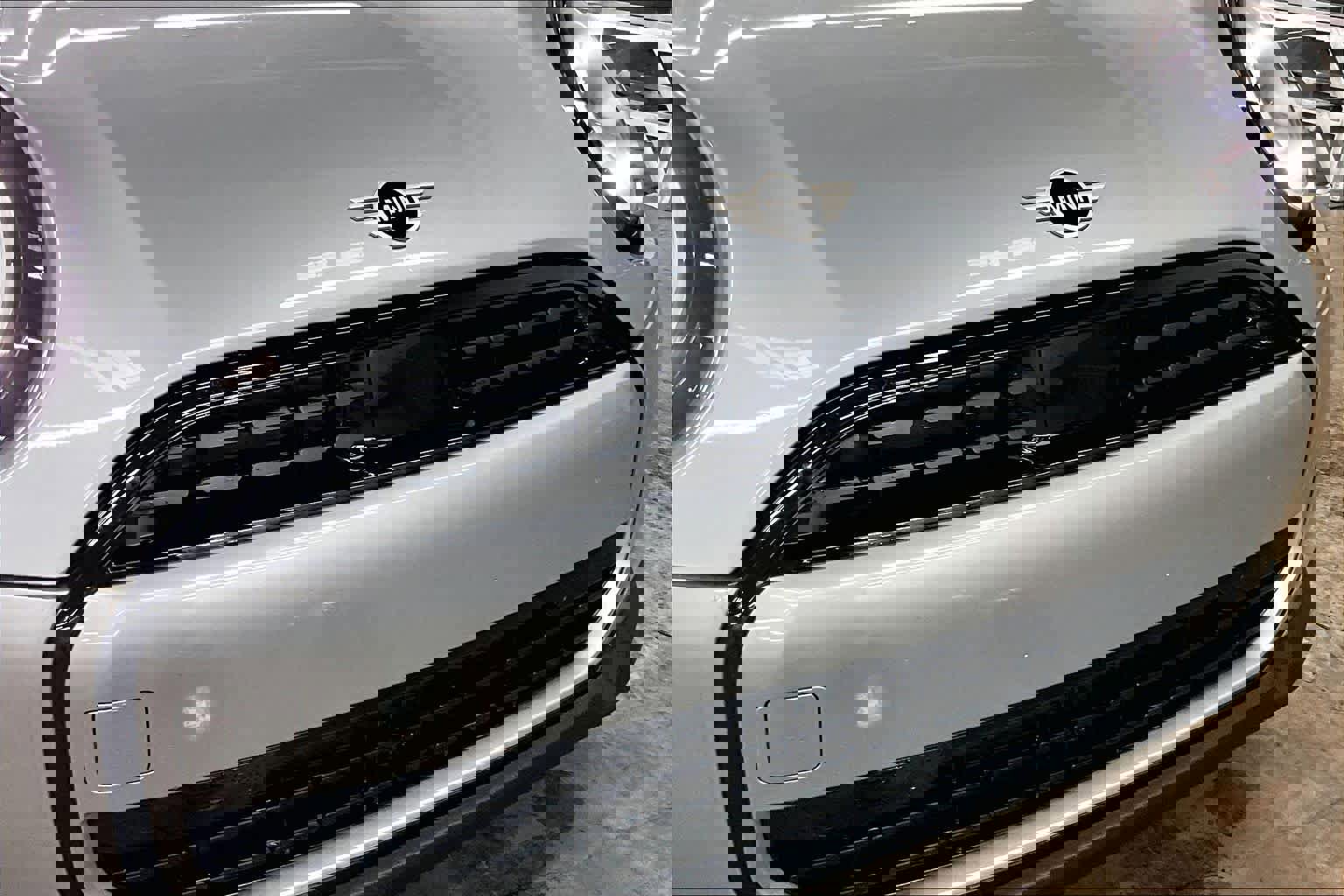 Used 2025 MINI Cooper 2-Door Hardtop image 32