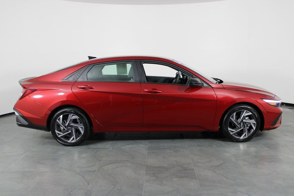 Certified 2025 Hyundai Elantra Sport image 14