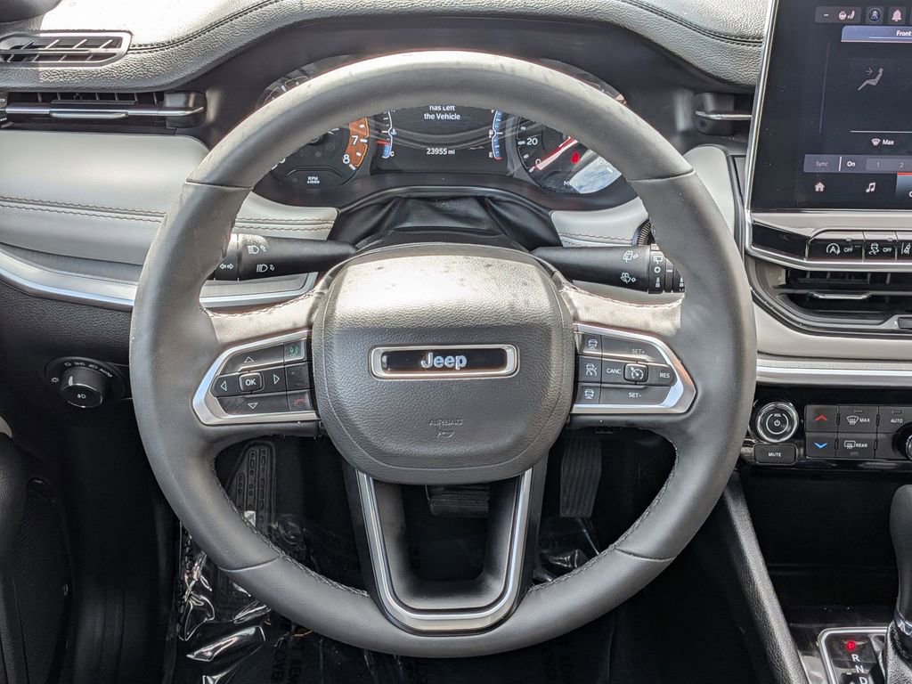 Used 2025 Jeep Compass Limited image 22